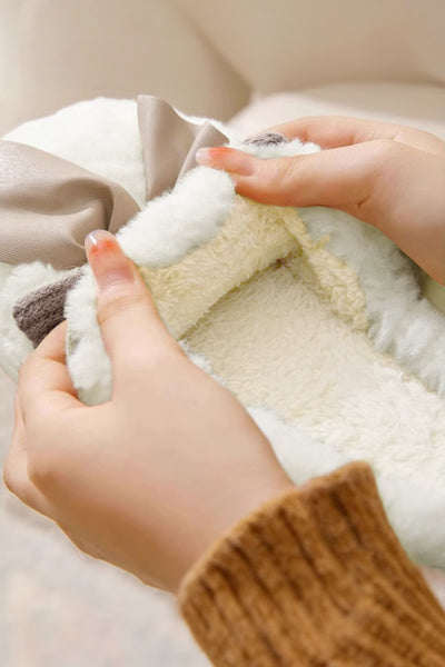 White Contrast Bowknot Applique Plush Winter Slippers (Colors May Differ by Batch)